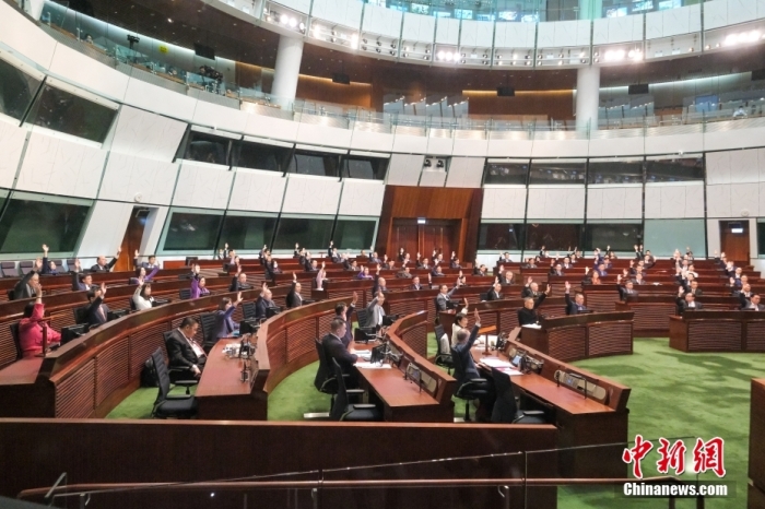 3月19日，香港特区立法会全票通过《维护国家安全条例》。图为立法会表决二读条例草案现场。<a target='_blank' href='/'>中新社</a>记者 陈永诺 摄