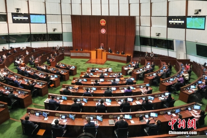 3月19日，香港特区立法会全票通过《维护国家安全条例》。图为立法会表决三读条例草案现场。<a target='_blank' href='/'>中新社</a>记者 陈永诺 摄