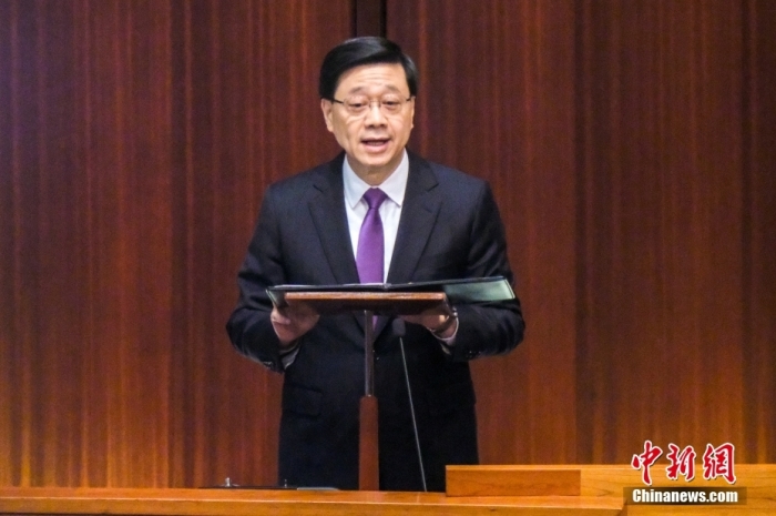 3月19日，香港特区立法会全票通过《维护国家安全条例》。图为香港特区行政长官李家超到立法会发言。<a target='_blank' href='/'>中新社</a>记者 陈永诺 摄