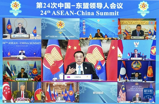 10月26日，国务院总理李克强在北京人民大会堂出席第24次中国－东盟领导人会议。新华社记者 殷博古 摄