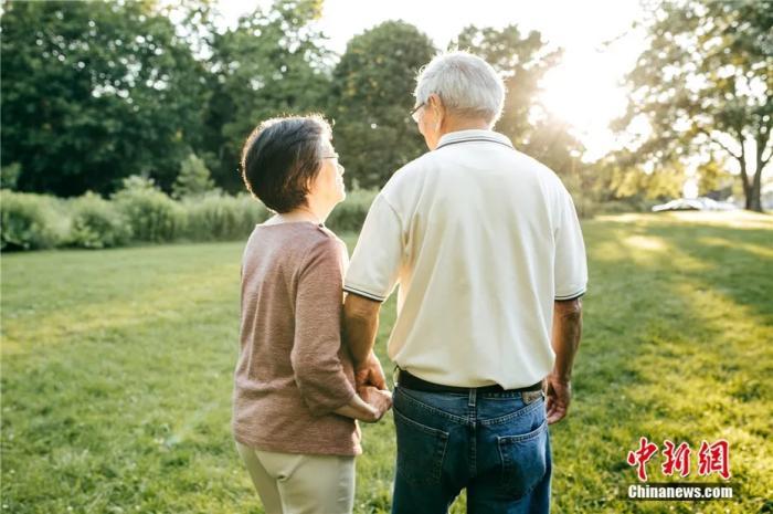 老人资料图。来源：视觉中国
